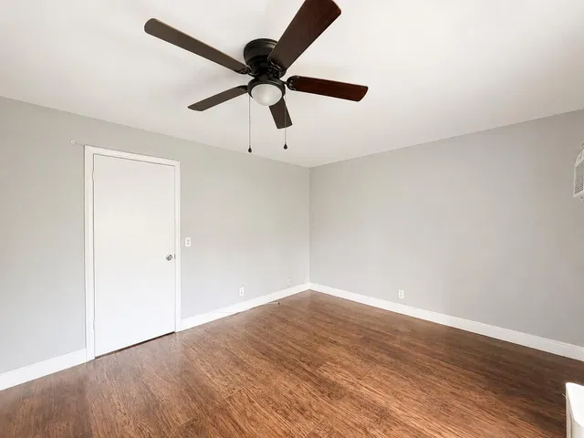 Unit 119 photo 5