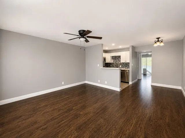 Unit 119 photo 6