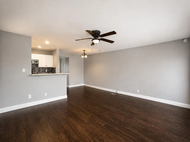 Unit 119 photo 7