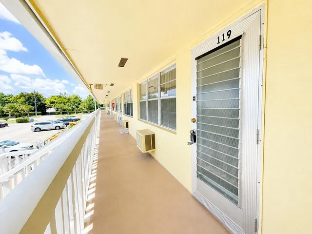 Unit 119 photo 8