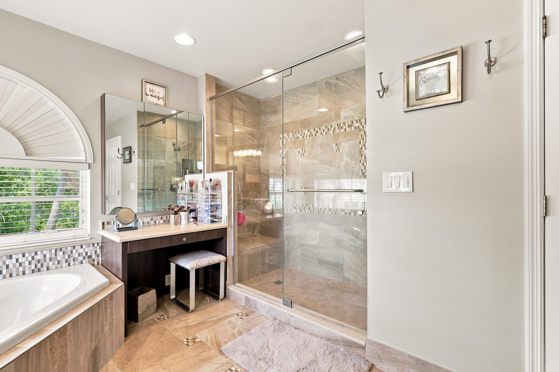 Residence photo 32