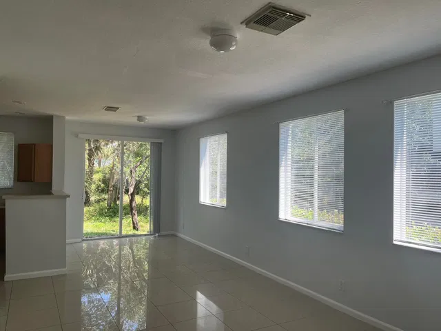  Residence photo 4