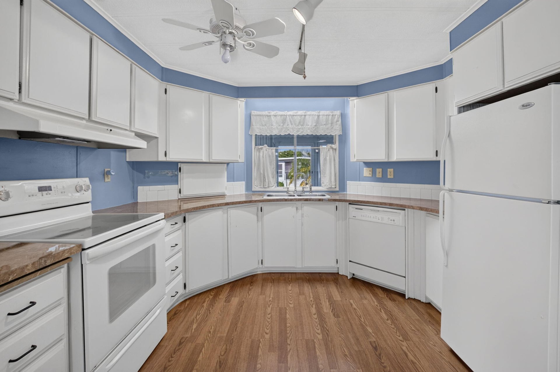 Residence photo 4