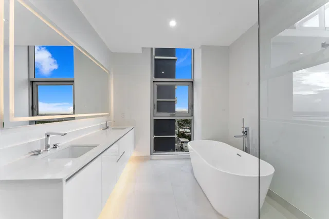 Nautilus 220 Unit 2223 photo 4