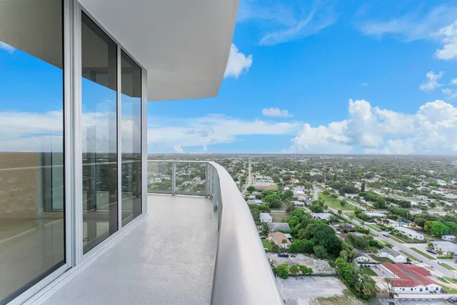 Nautilus 220 Unit 2223 photo 6
