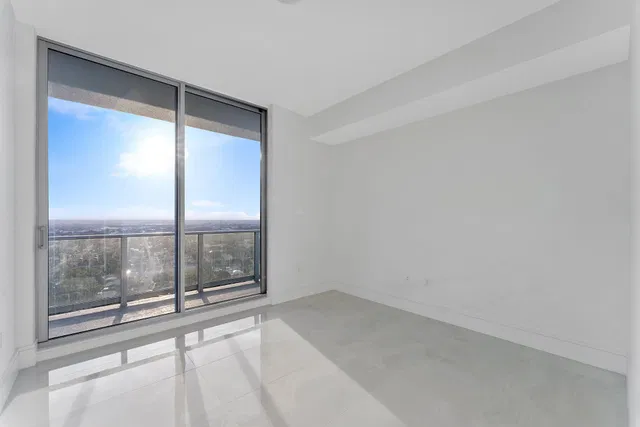 Nautilus 220 Unit 2223 photo 8
