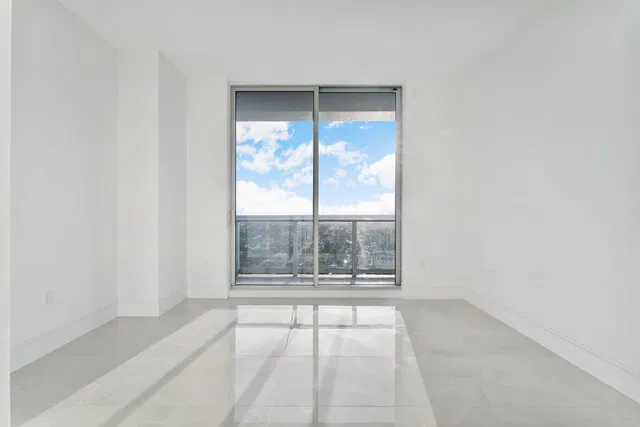 Nautilus 220 Unit 2223 photo 9