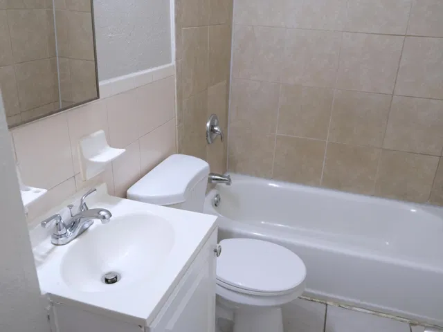 Unit B photo 4