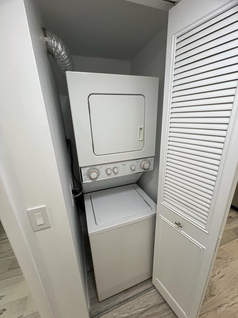 Unit C3 photo 11