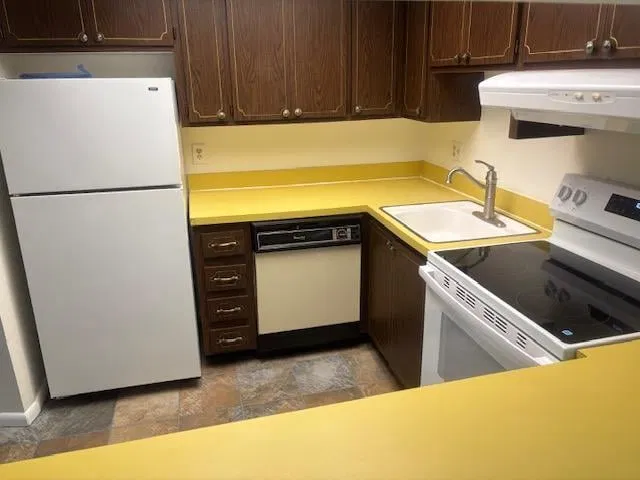 Unit 223 photo 6