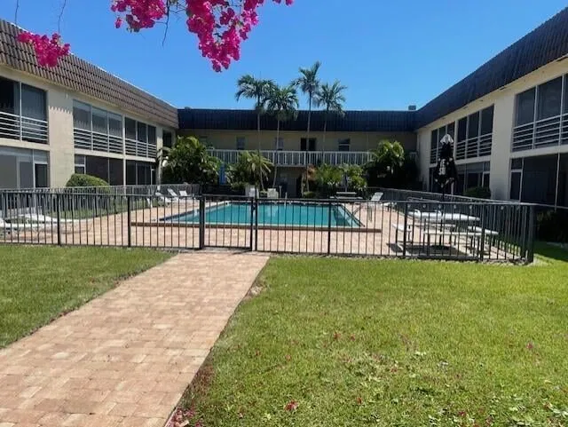 Unit 223 photo 15