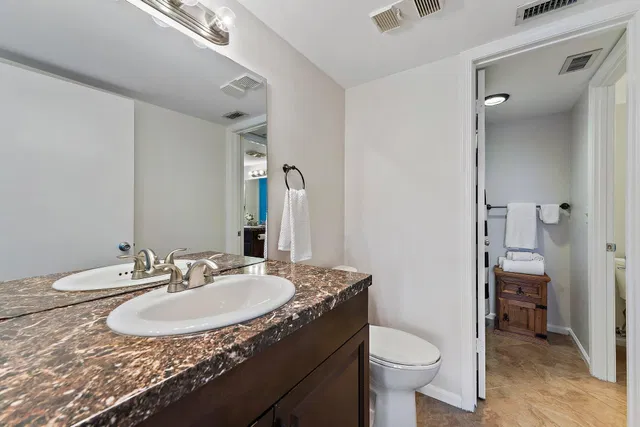 Unit c203 photo 10