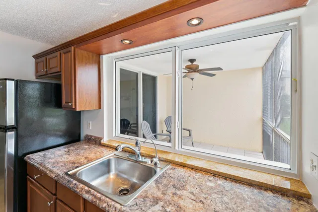 Unit c203 photo 21