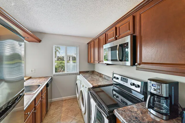Unit c203 photo 24