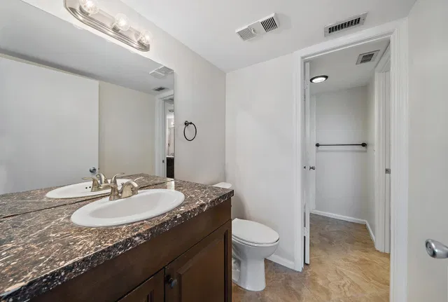 Unit c203 photo 25