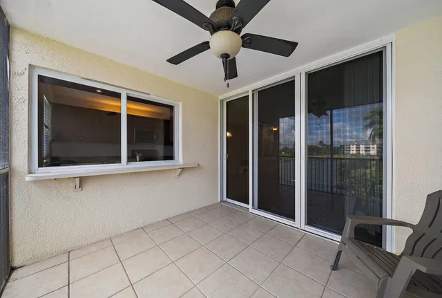 Unit c203 photo 30