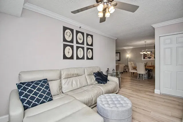 Unit 401 photo 18