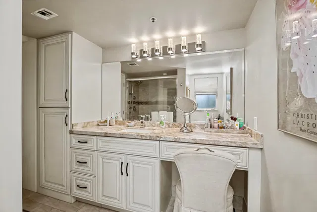 Unit 401 photo 24