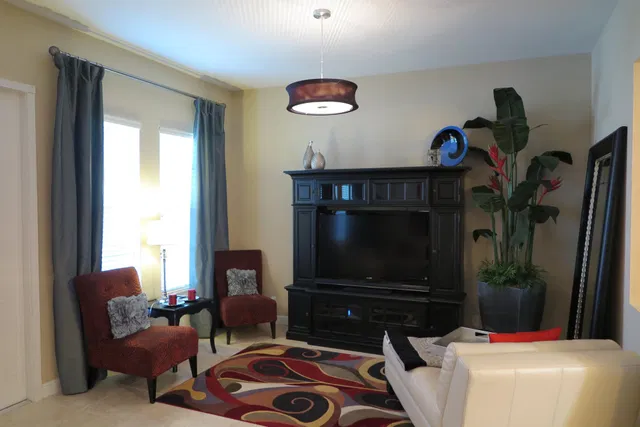 Unit 819 photo 2