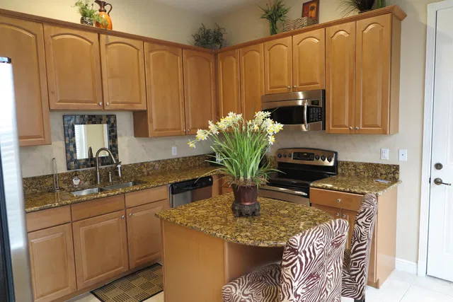Unit 819 photo 3
