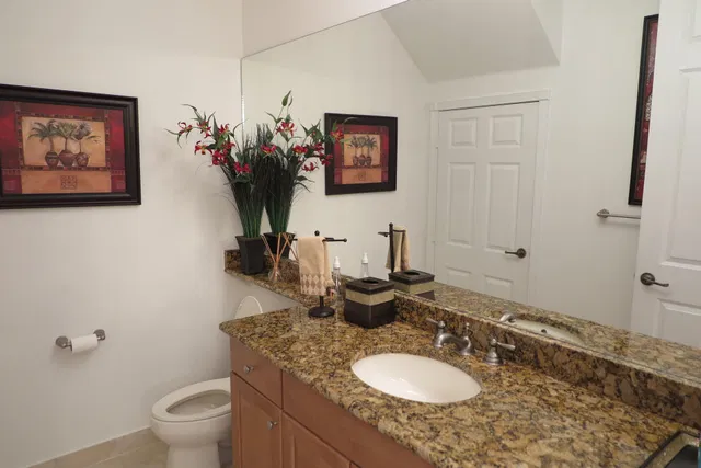 Unit 819 photo 10