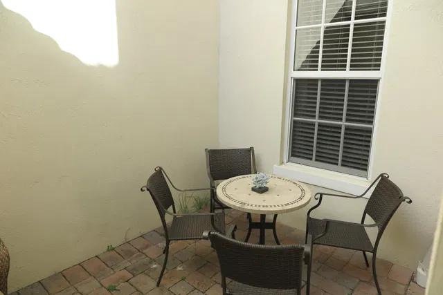 Unit 819 photo 11