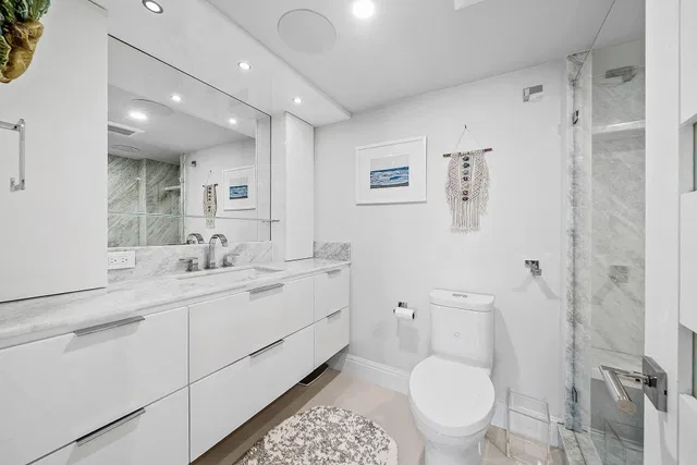 Unit 404 photo 19