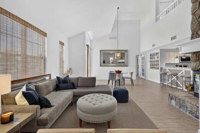  Unit 1209 photo 6