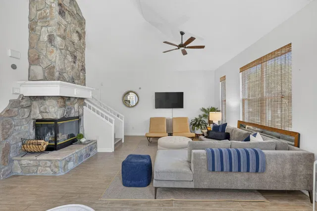  Unit 1209 photo 8