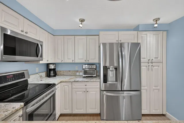  Unit 1209 photo 18