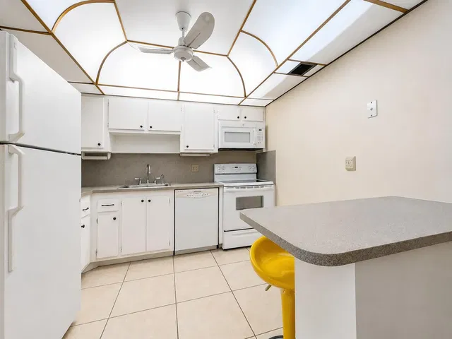 Residence photo 2