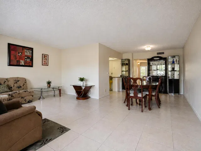 Residence photo 3