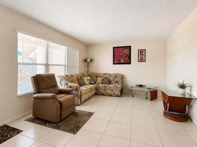 Residence photo 4