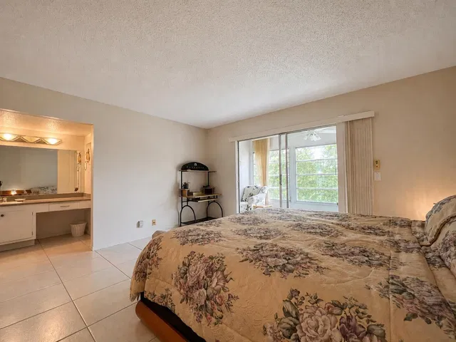 Residence photo 8