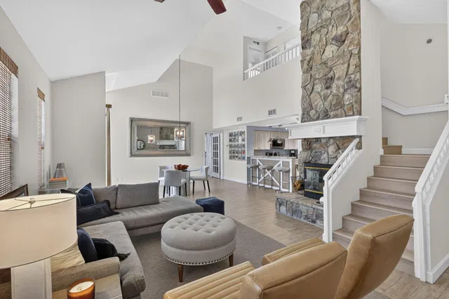 Unit 1209 photo 8