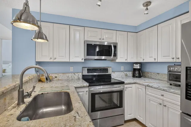 Unit 1209 photo 18