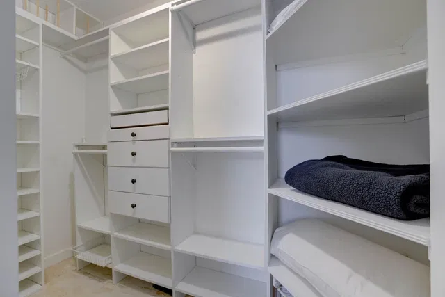 Unit 1209 photo 32