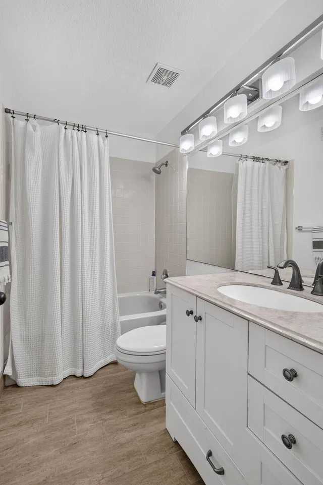 Unit 1209 photo 37