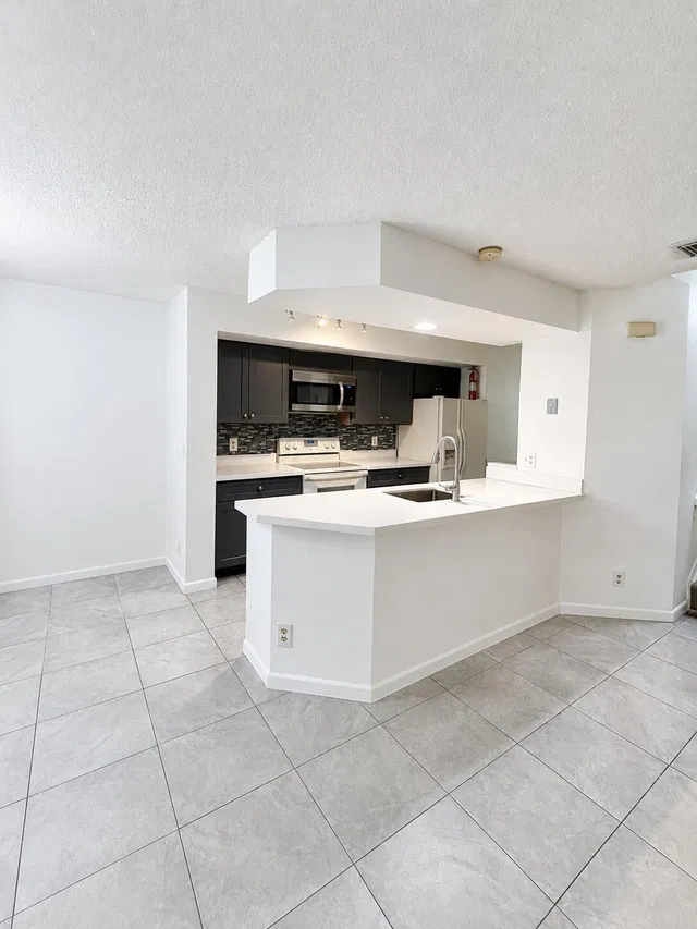 Unit 5331 photo 2