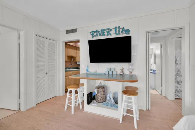 Unit 16 photo 10