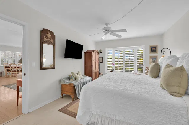 Unit 16 photo 15