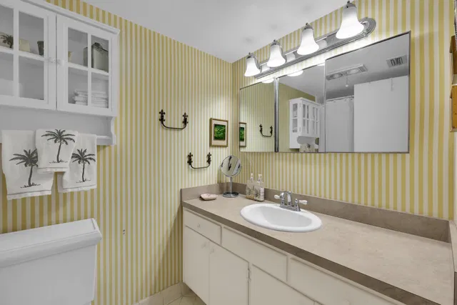 Unit 16 photo 16