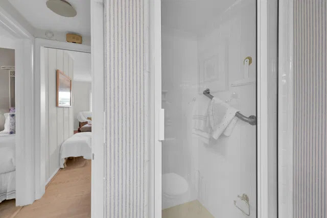 Unit 16 photo 21