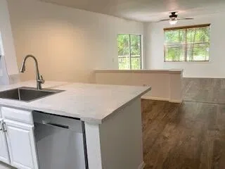 Unit 9-209 photo 3