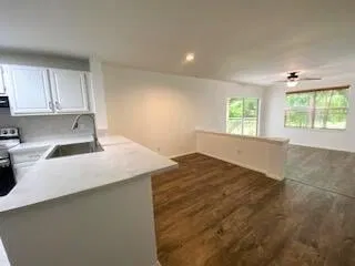 Unit 9-209 photo 4