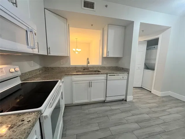 Unit 1316 photo 3