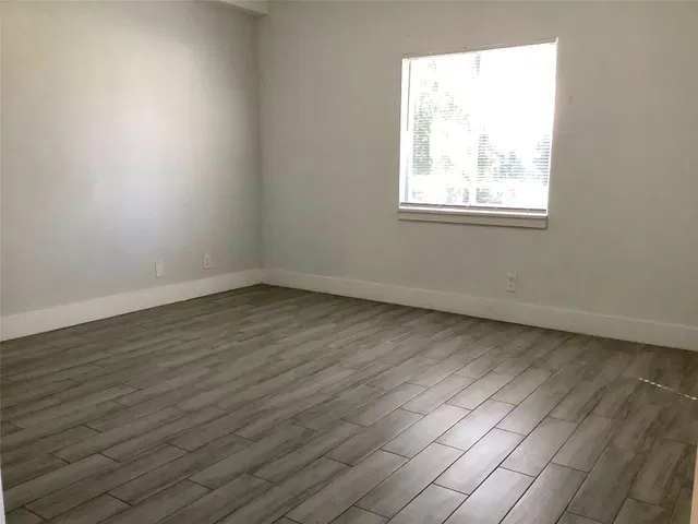 Unit 1316 photo 9