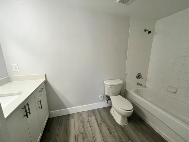 Unit 1316 photo 11