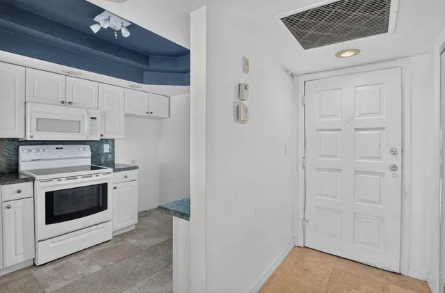 Unit C309 photo 2