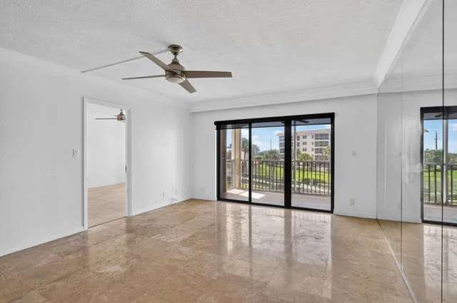 Unit C309 photo 6